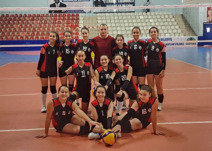 Voleybol takımı antrenmanlarımız devam ediyor.